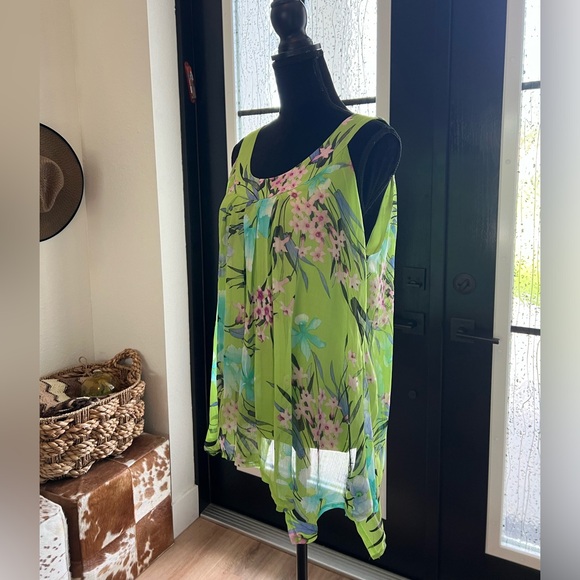 Lime Flowy sleeveless blouse by New Direction in XL - Picture 2 of 7